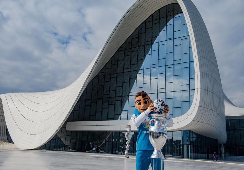 &ldquo;Anri Delone&rdquo; Bakını gəzir &ndash; FOTO